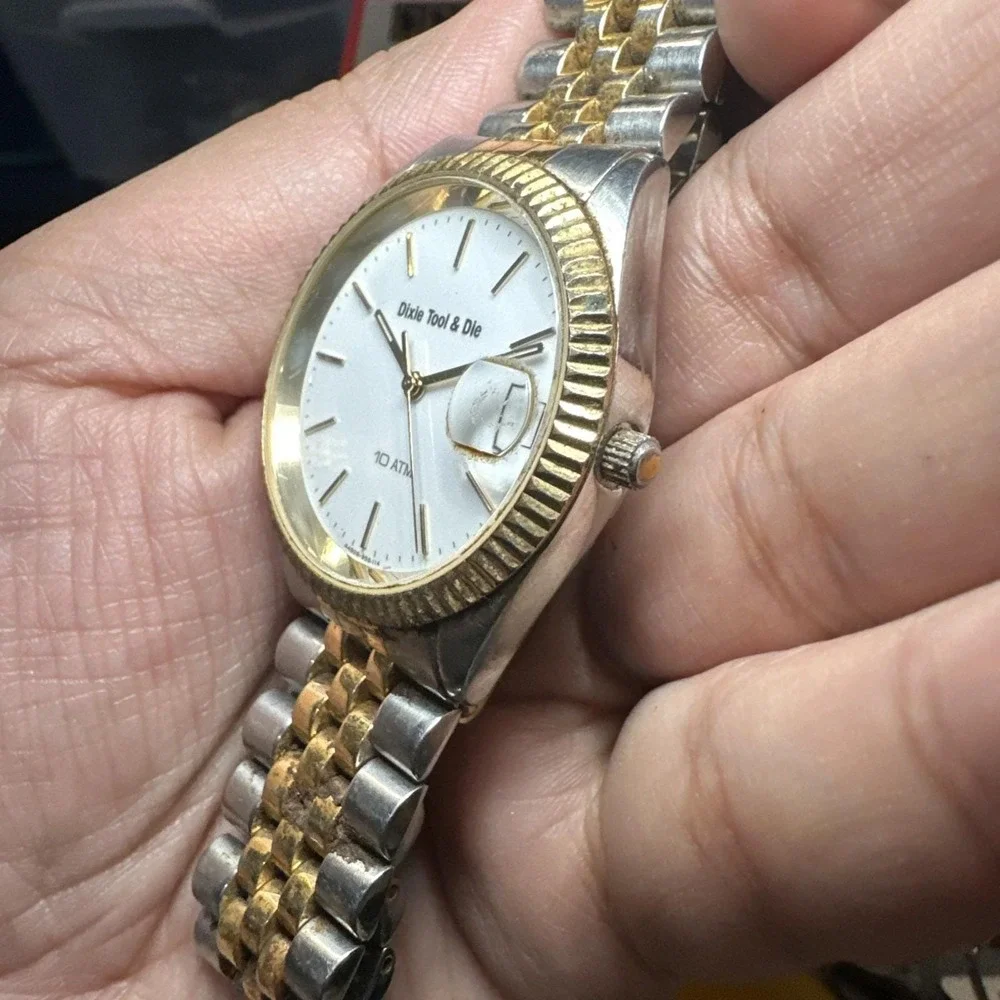 Working Vtg Dixie Tool & Die Quartz Watch‎ 10 ATM Two Tone Date Mens Watch 35mm